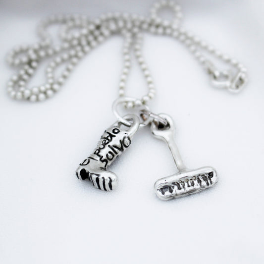Collar de Plata de Ley 925 con Colgante Solidario