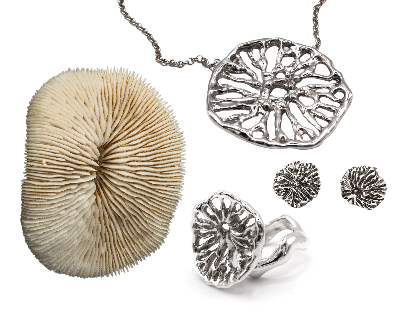 Collar Flow en plata reciclada 925, joya inspirada en el mar que simboliza cambio, movimiento y transformación.