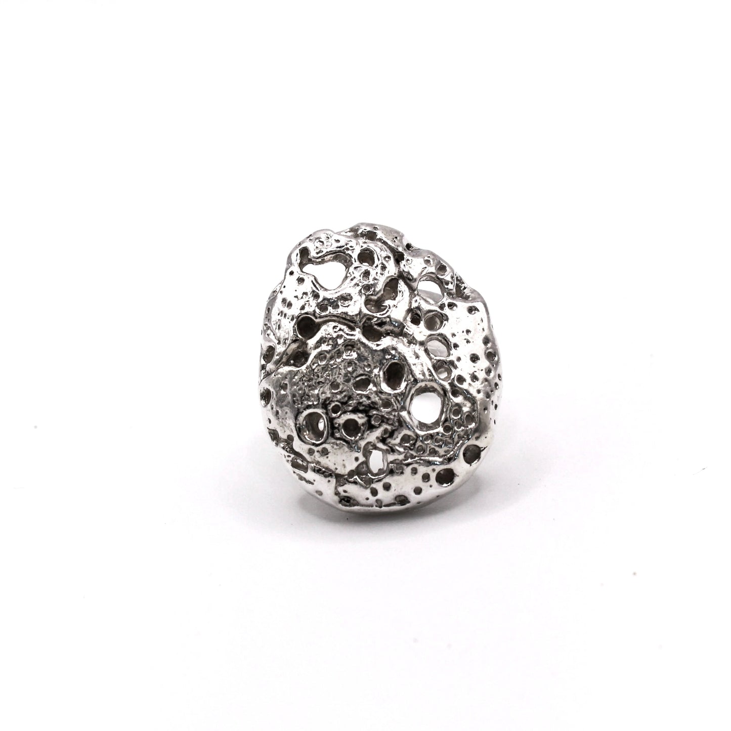 Mediterranean inspired artisan silver ring, adjustable design with symbolic meaning. Anillo de plata artesanal inspirado en el Mediterráneo, diseño ajustable con significado simbólico.