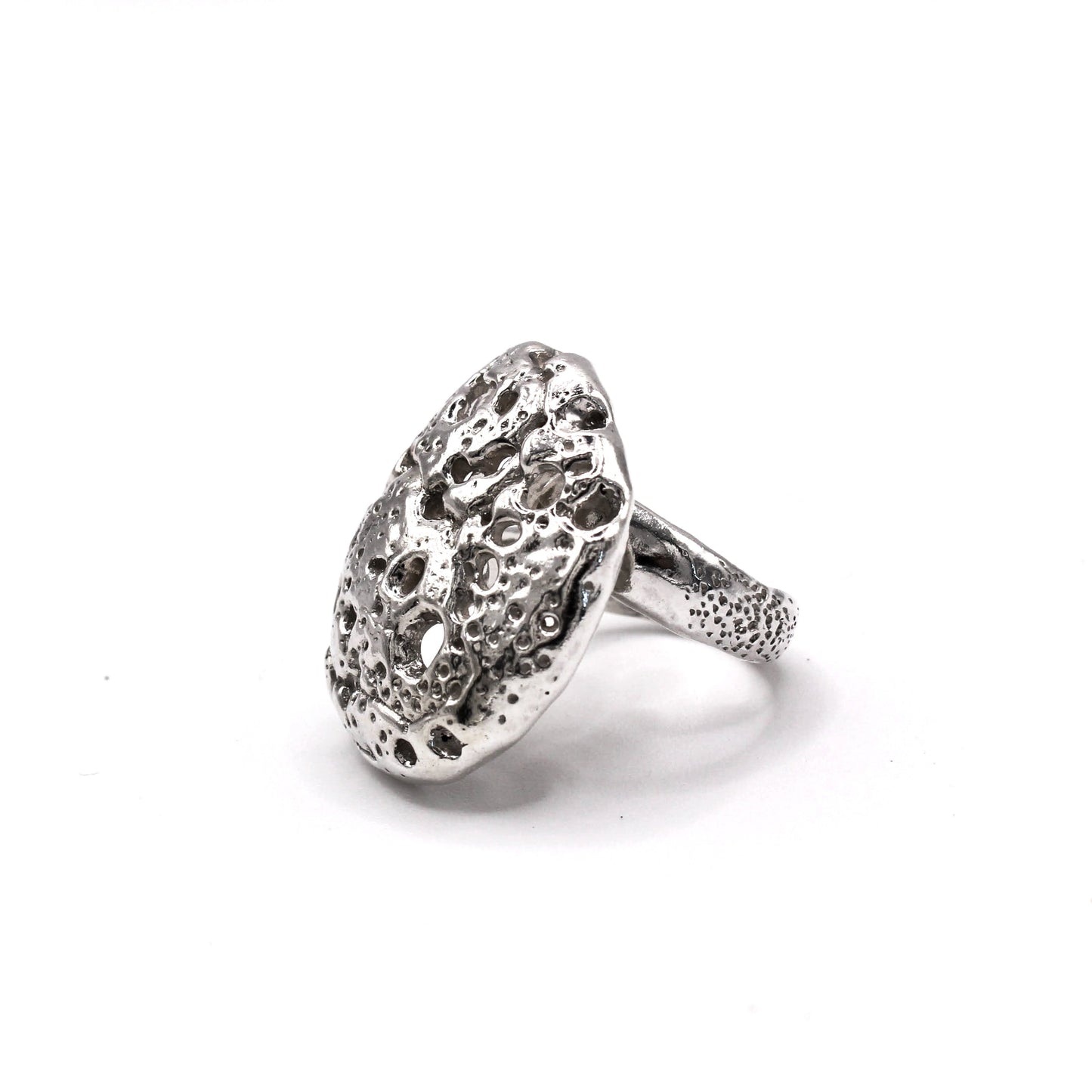 Piedra Collection silver ring representing scars as beauty and healing. Anillo de plata de la Colección Piedra que representa las cicatrices como belleza y sanación.