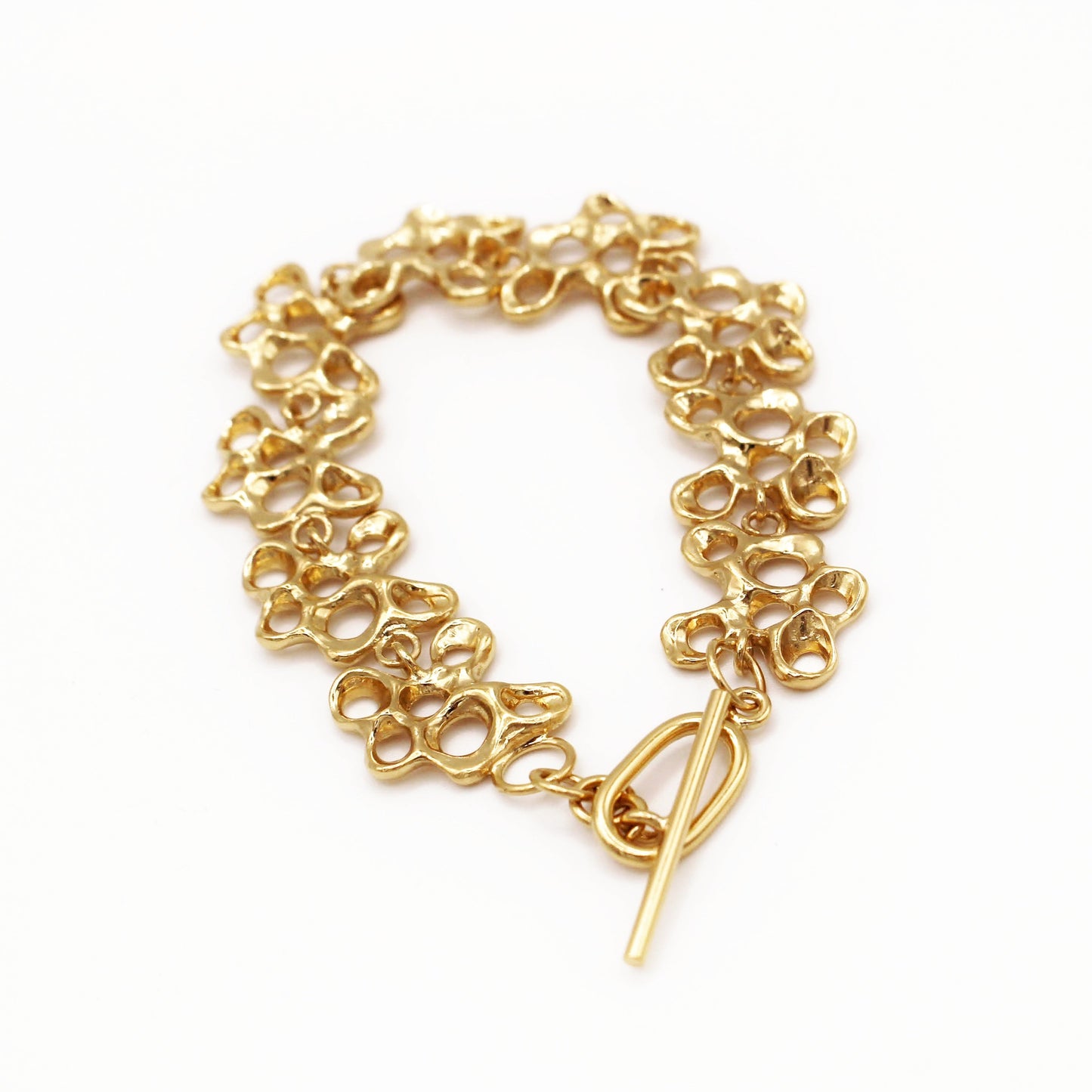Pulsera inspirada en el Mediterráneo en plata chapada en oro, joyería simbólica artesanal