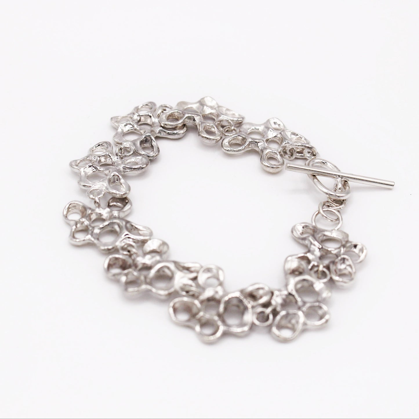 Pulsera Raíz de plata con diseño inspirado en percebes, joyería statement de Naturalesa