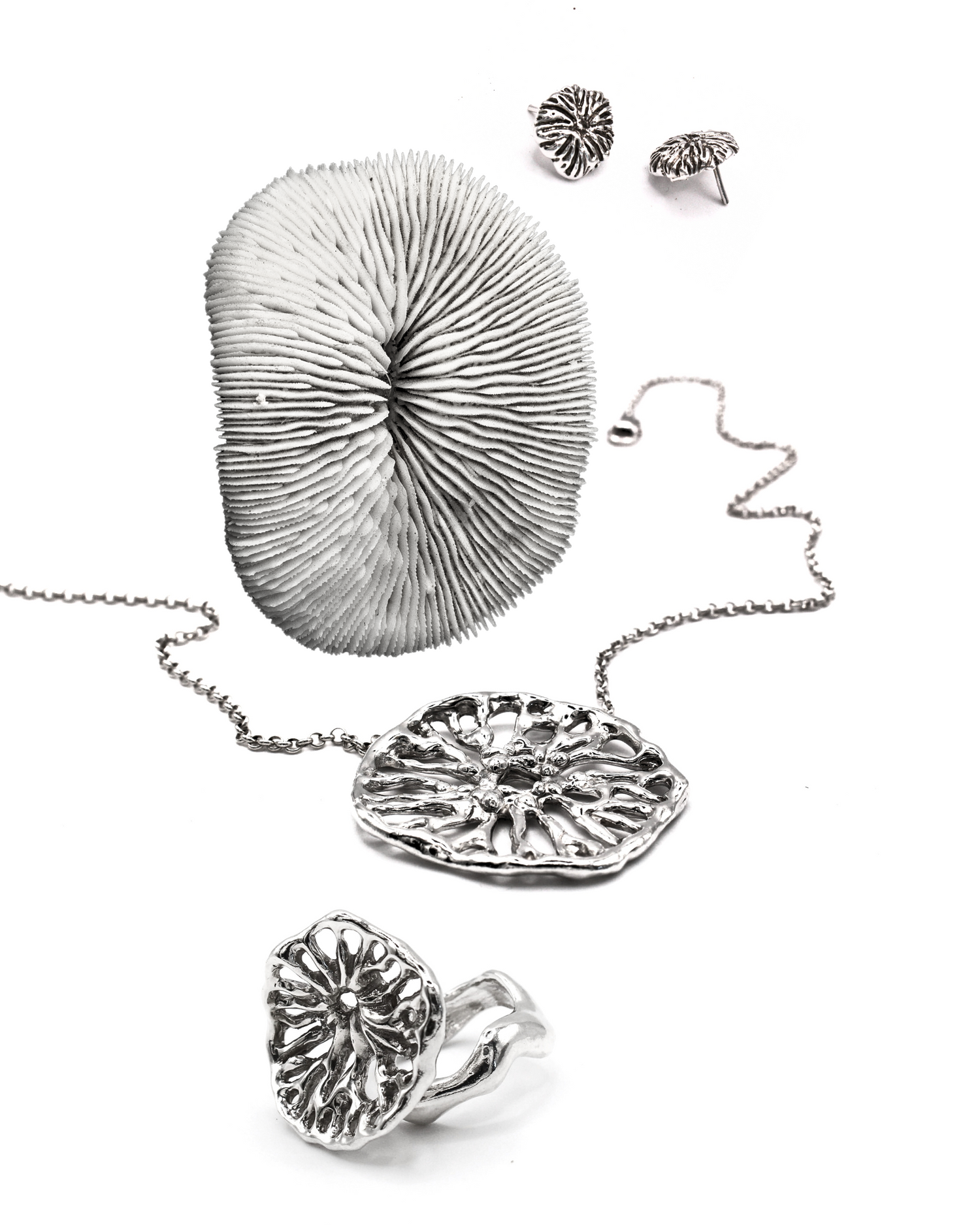 oyería artesanal de plata reciclada inspirada en el mar, colección de Navidad.
Handmade recycled silver jewelry inspired by the sea, Christmas collection.