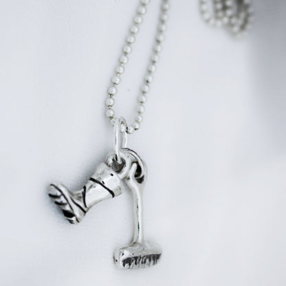 Collar de Plata de Ley 925 con Colgante Solidario