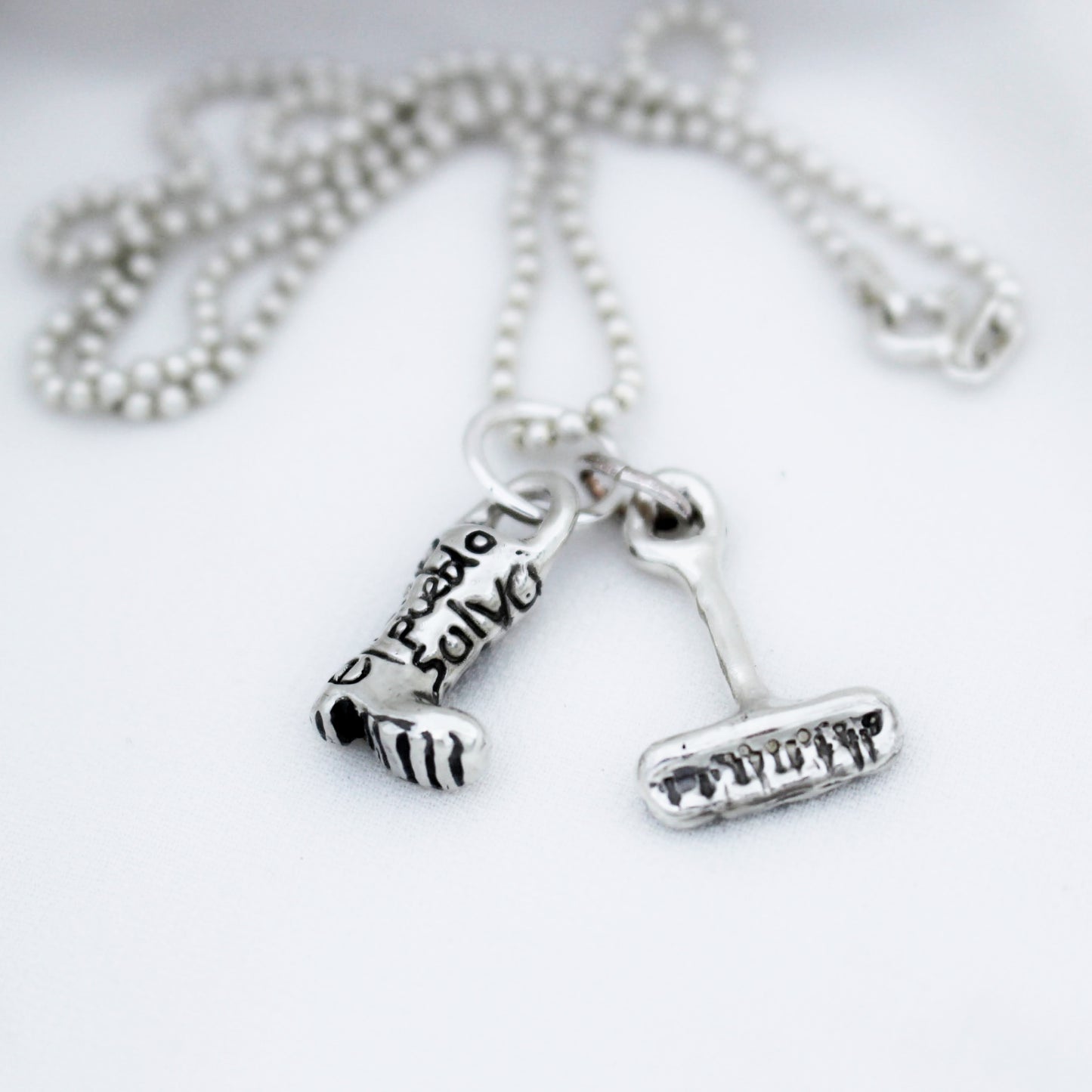 Collar de Plata de Ley 925 con Colgante Solidario