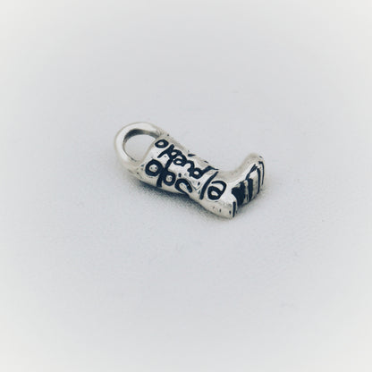 Solidarity Charm Silver 925 Rain Boot with engraved message Solo el Pueblo Salva al Pueblo Colgante. Solidarity initiative to support those in need after the DANA devastation in Spain.