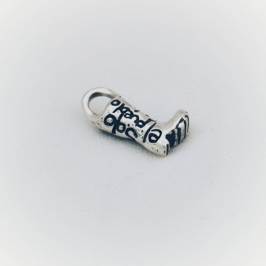 Solidarity Charm Silver 925 Rain Boot with engraved message Solo el Pueblo Salva al Pueblo Colgante. Solidarity initiative to support those in need after the DANA devastation in Spain.