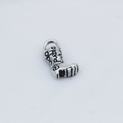 Solidarity Charm Silver 925 Rain Boot with engraved message Solo el Pueblo Salva al Pueblo Colgante. Solidarity initiative to support those in need after the DANA devastation in Spain.