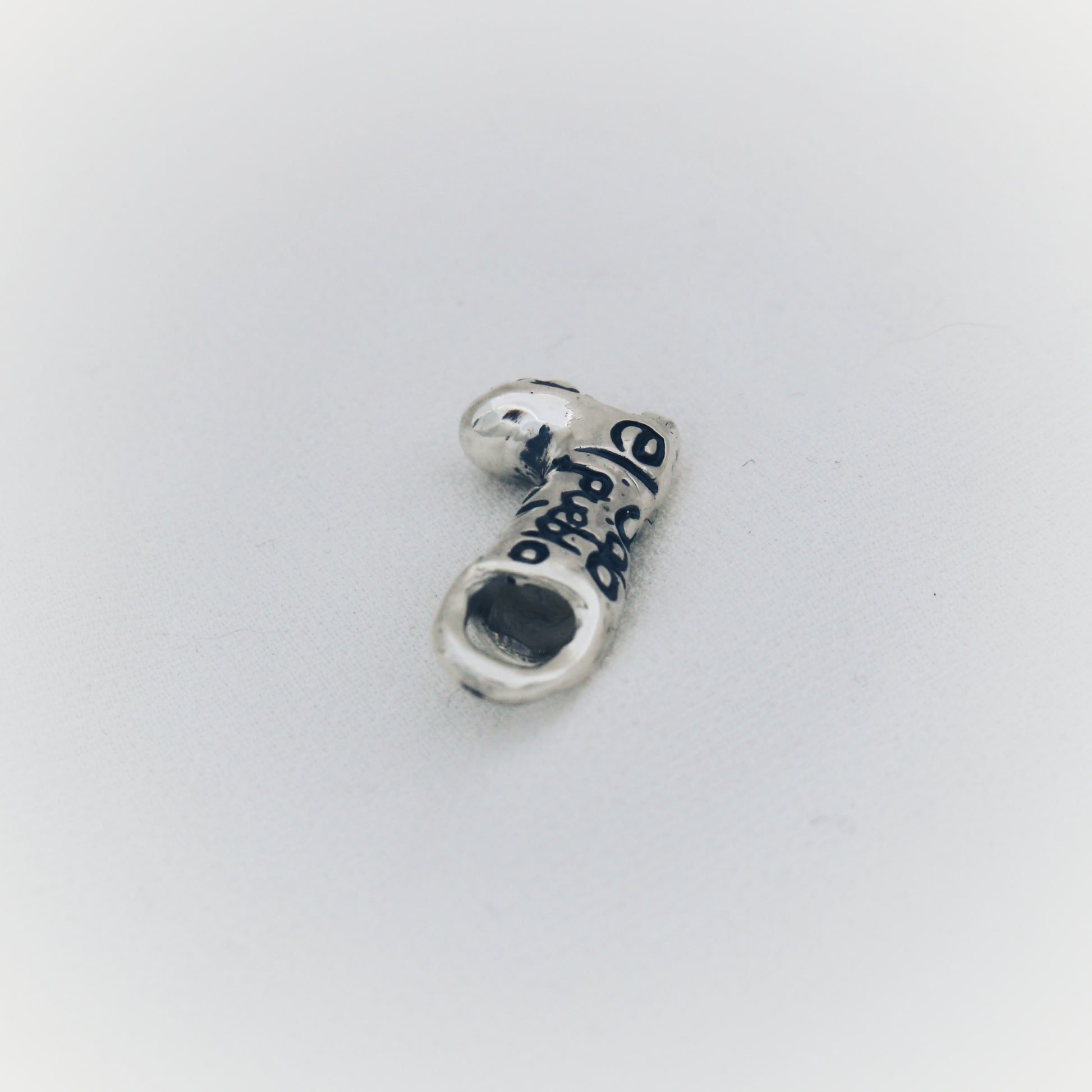 Solidarity Charm Silver 925 Rain Boot with engraved message Solo el Pueblo Salva al Pueblo Colgante. Solidarity initiative to support those in need after the DANA devastation in Spain.