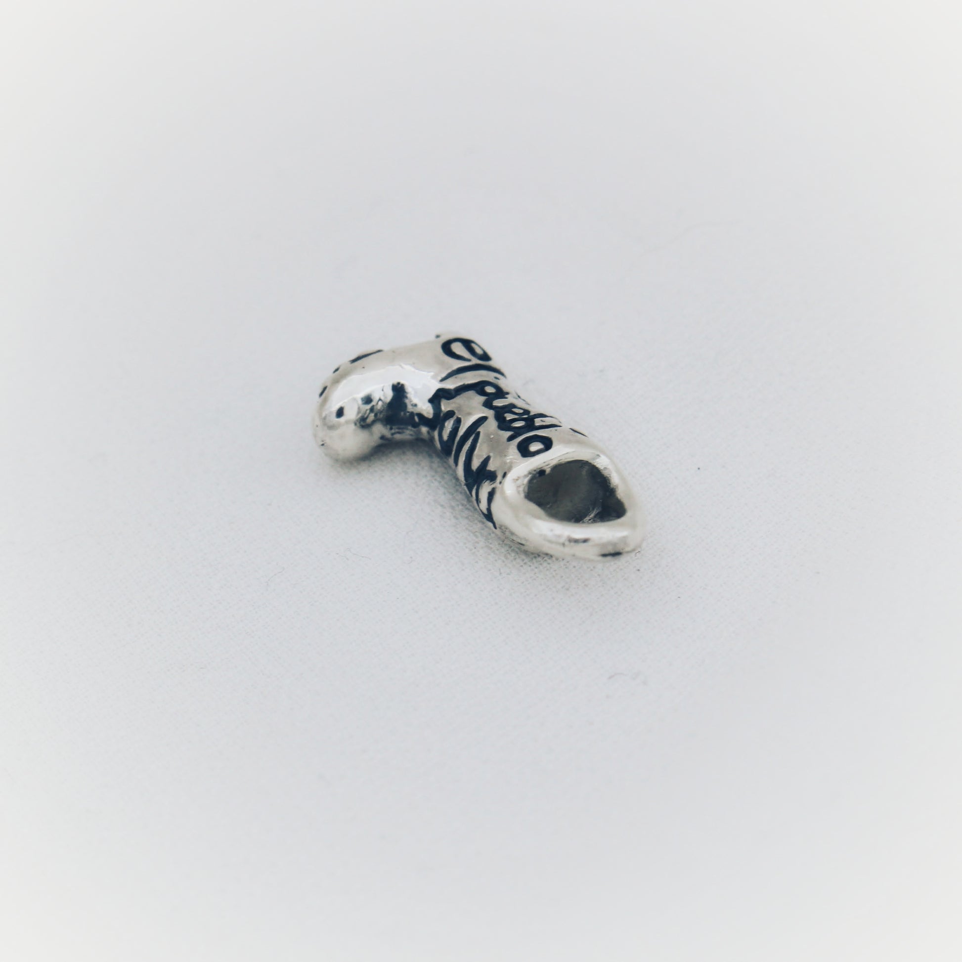 Solidarity Charm Silver 925 Rain Boot with engraved message Solo el Pueblo Salva al Pueblo Colgante. Solidarity initiative to support those in need after the DANA devastation in Spain.