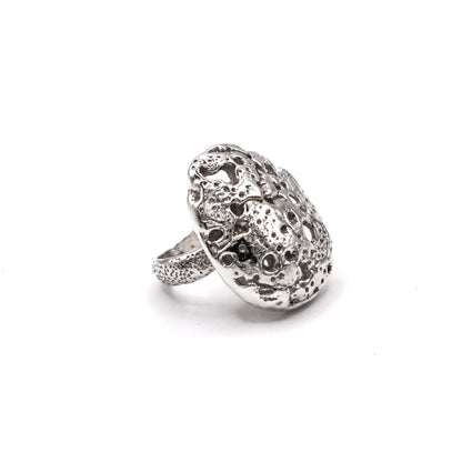 Unique silver statement ring from the Piedra Collection, wearable story of resilience. Anillo de plata único de la Colección Piedra, historia llevable de resiliencia.