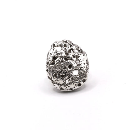 Mediterranean inspired artisan silver ring, adjustable design with symbolic meaning. Anillo de plata artesanal inspirado en el Mediterráneo, diseño ajustable con significado simbólico.