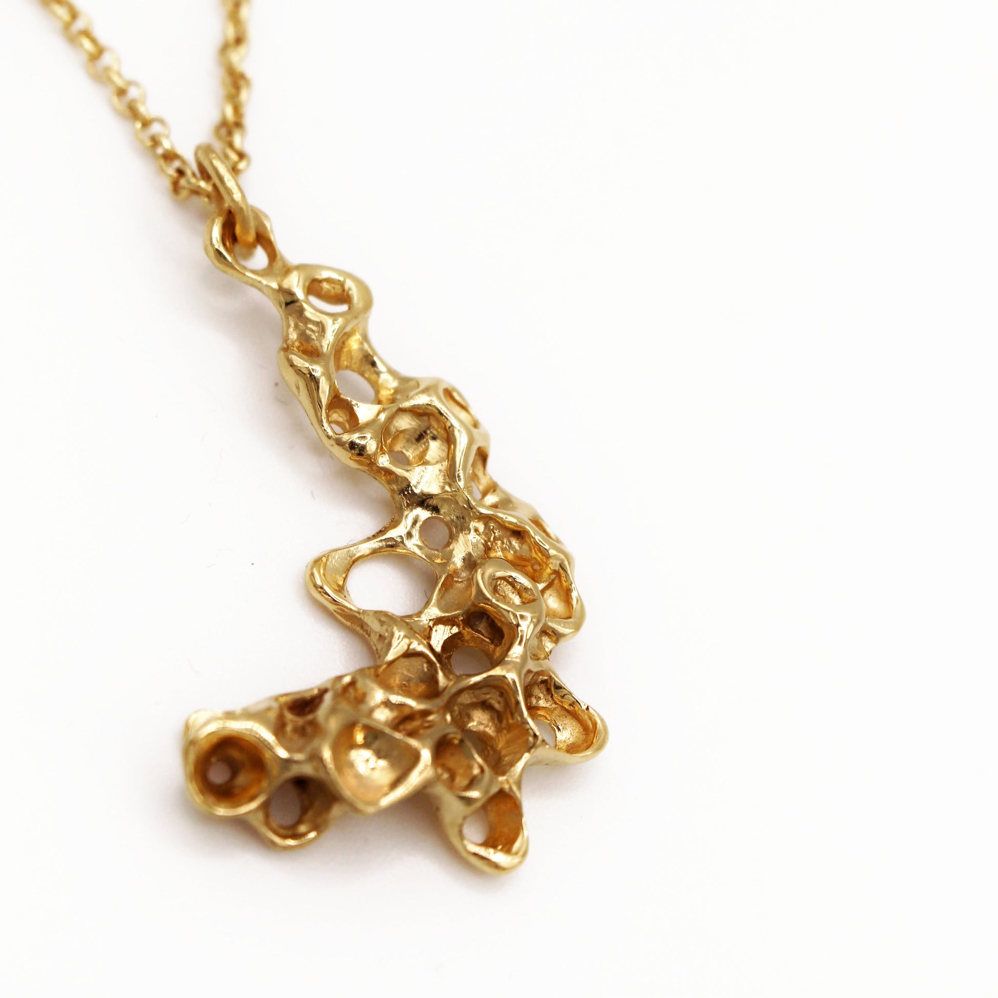 Colgante Raíz chapado en oro (3 micras), joyería inspirada en el mar de Naturalesa