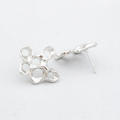 Pendientes inspirados en la vida marina con textura orgánica, joyería con significado