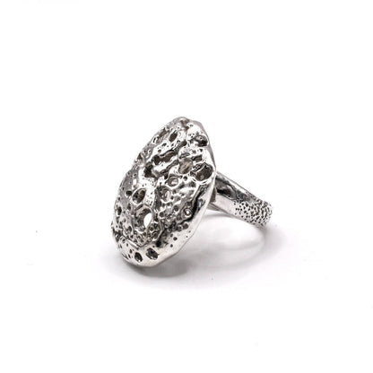 Piedra Collection silver ring representing scars as beauty and healing. Anillo de plata de la Colección Piedra que representa las cicatrices como belleza y sanación.