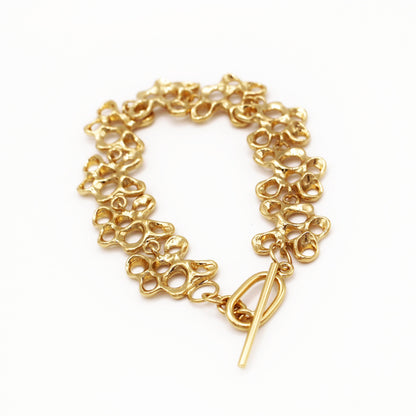 Pulsera inspirada en el Mediterráneo en plata chapada en oro, joyería simbólica artesanal