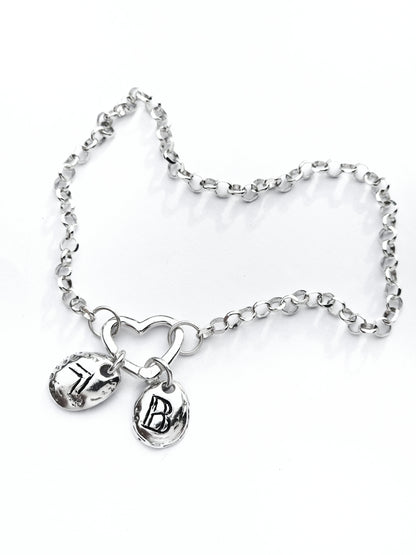 Pulsera fina de plata con doble colgante personalizable
